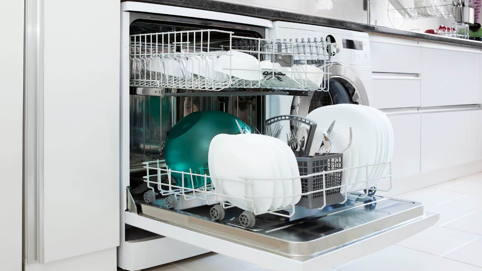 Dishwasher Maintenance Tips for a Hassle-Free Christmas Cleanup