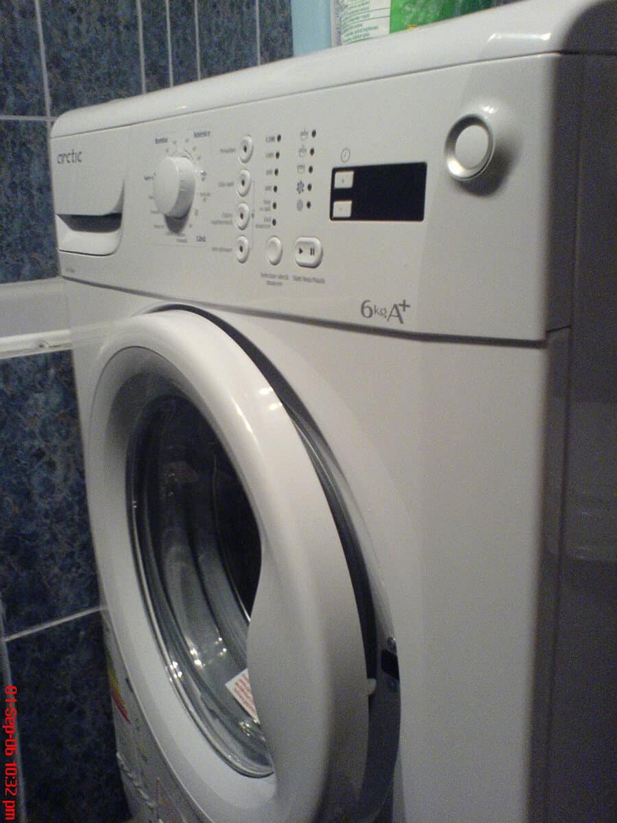 Front load washing venting door